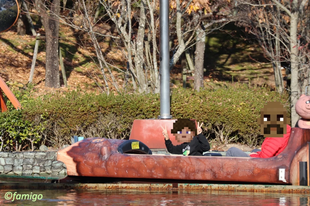あすたむらんど徳島の吉野川めぐりの乗り物に乗る子ども