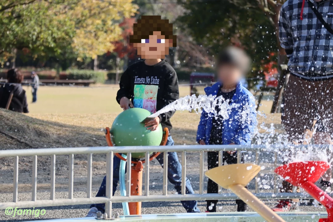 あすたむらんど徳島の冒険の国のウォーターパラダイスで遊ぶ子ども