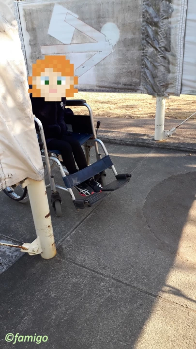 あすたむらんど徳島の車いす体験をする子ども