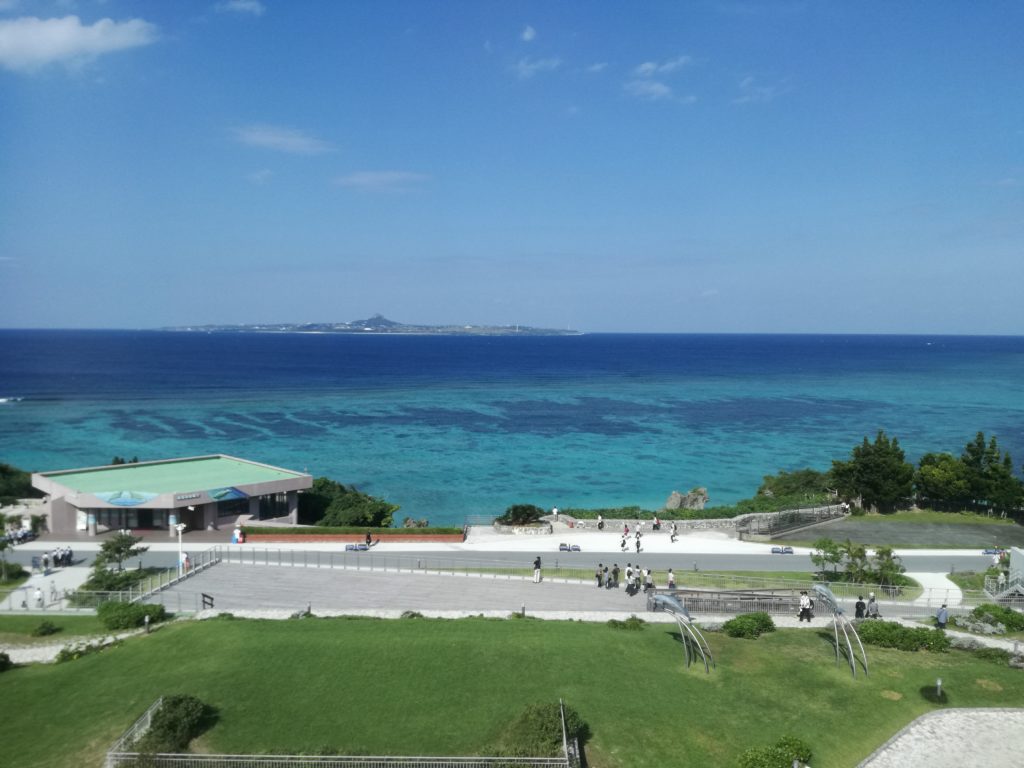 沖縄のビーチの風景