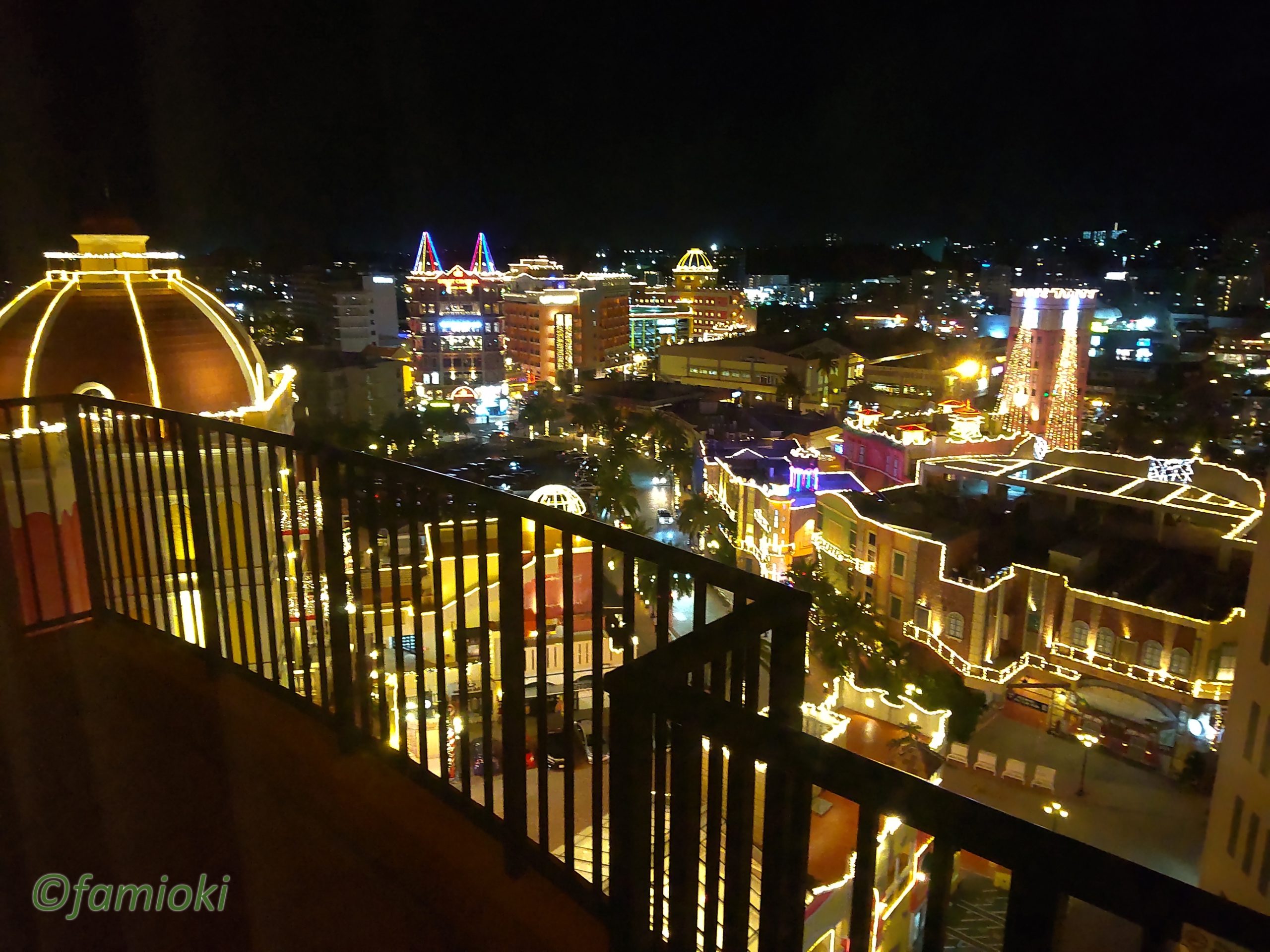 ベッセルホテルカンパーナ沖縄客室からの夜景