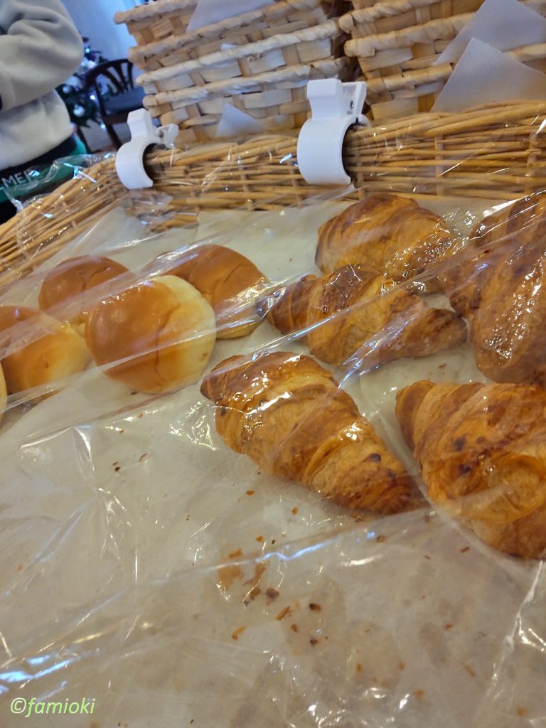 旅籠屋の軽朝食のパン
