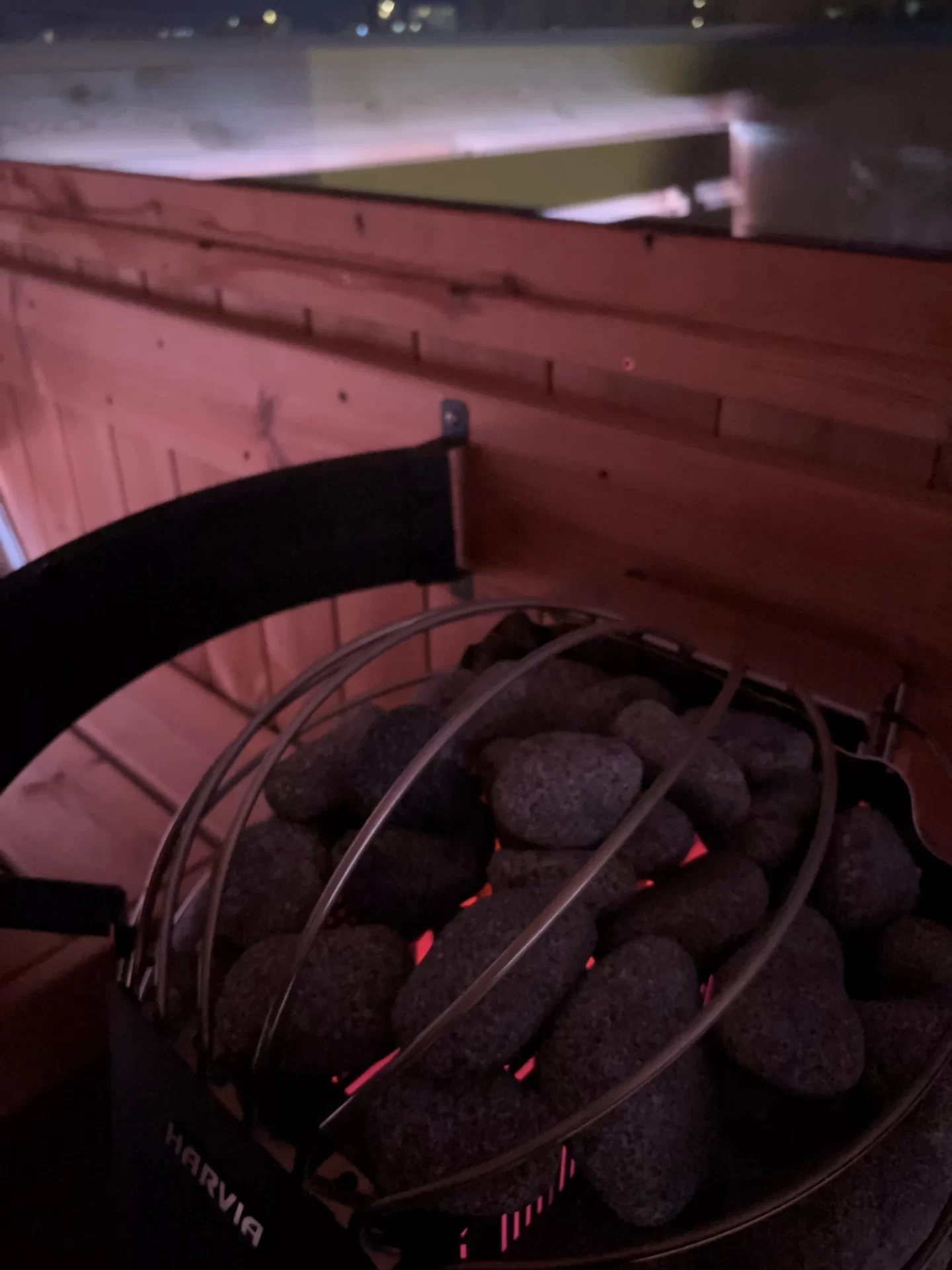 レイサー沖縄那覇美栄橋にあるサウナの炭