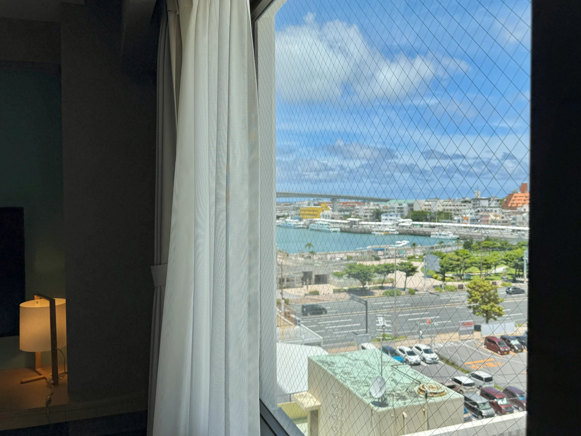 レイサー沖縄那覇泊ふ頭から見れる港